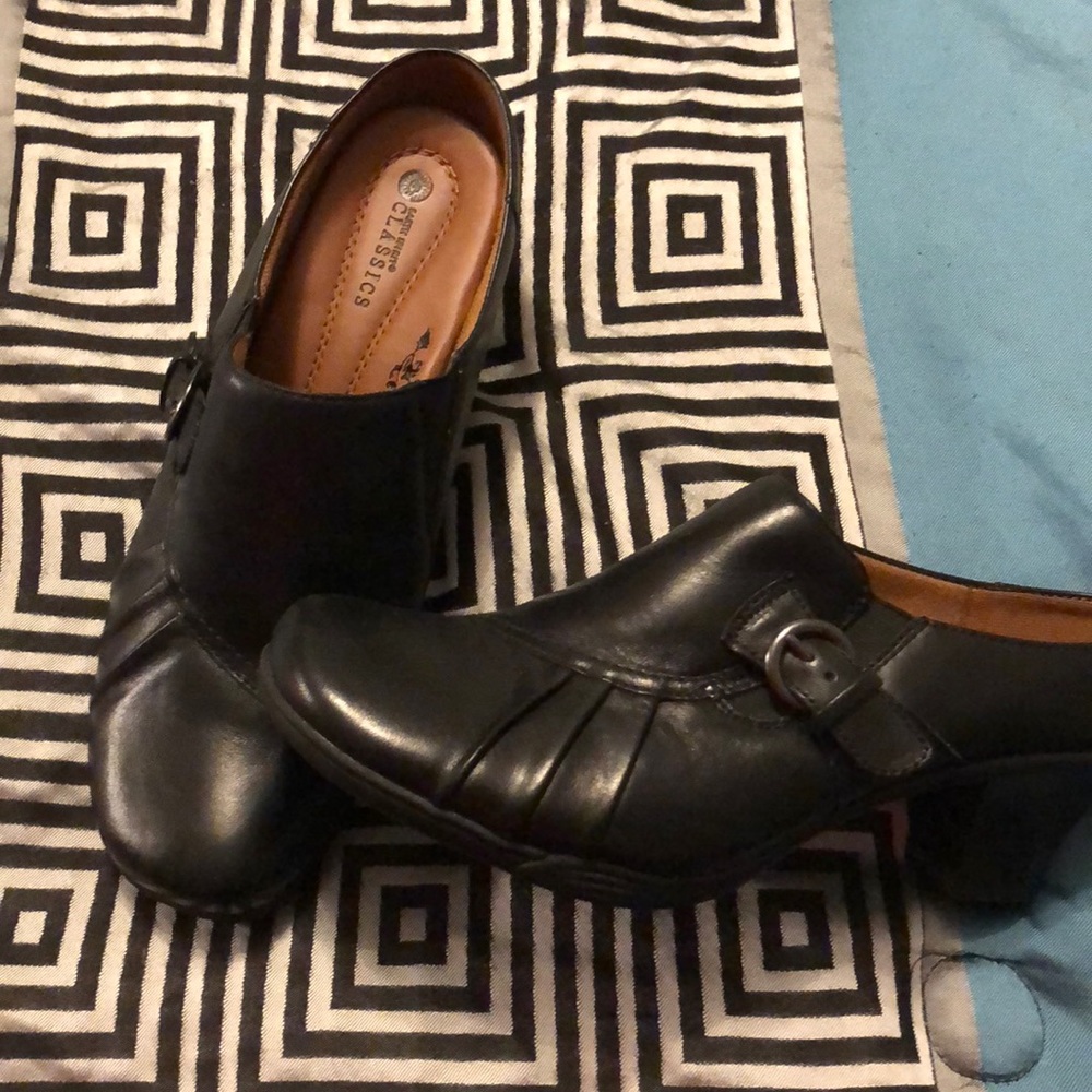 Earth spirit classic size 10 slip on shoes.